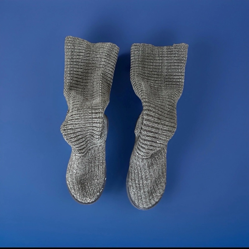 UGG Australia Women’s Size 7 Cardy Knit Gray Sweater Boots Buttons - Picture 4 of 5